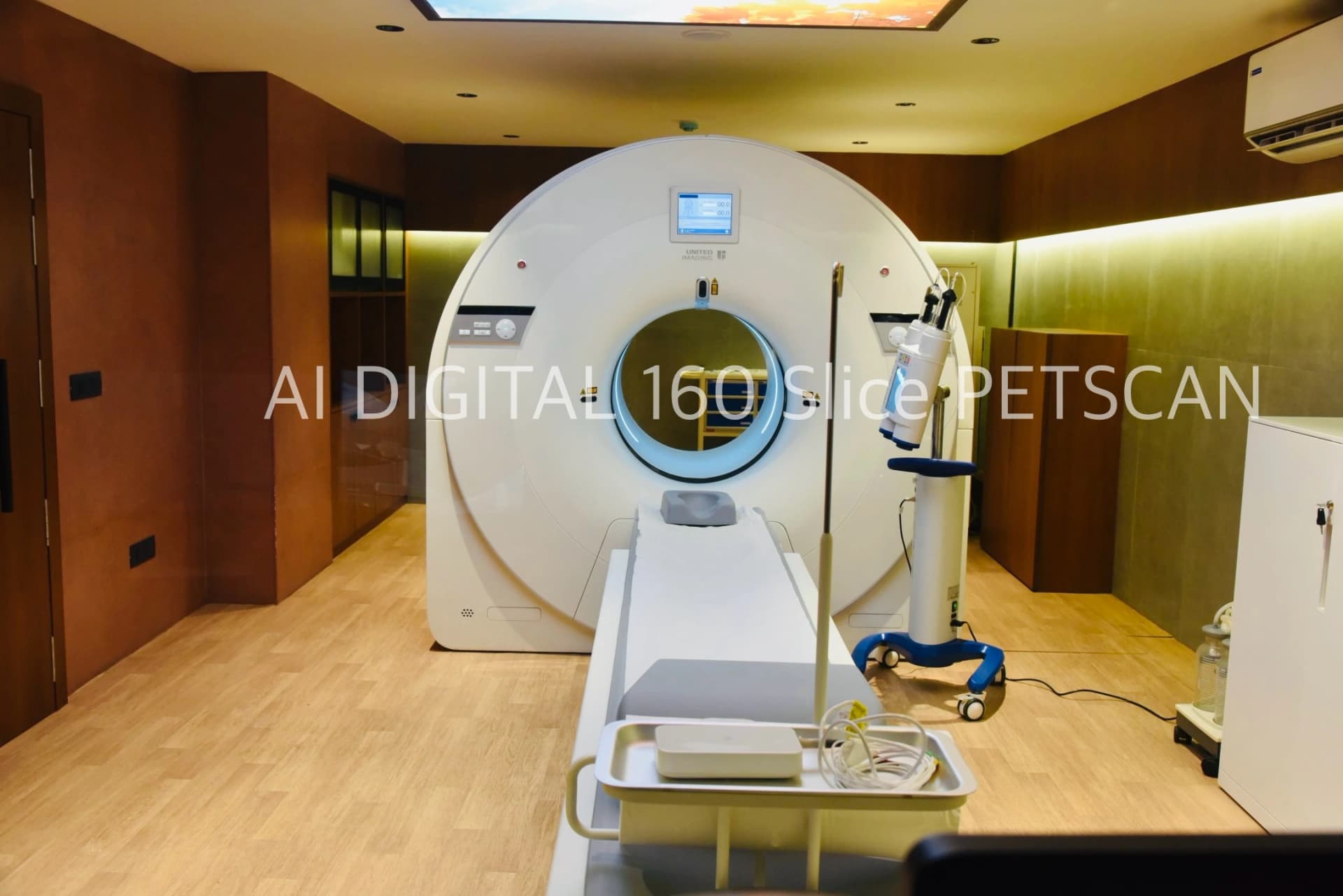 Scan room at Prismaa OncoImaging with indirect lighting and a wide-bore PET/CT gantry